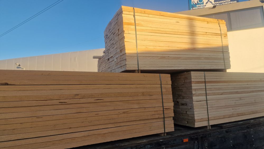 Madeira de pinho alinhada seca comprimentos 2.60 e 2.20x40 e 55 mm