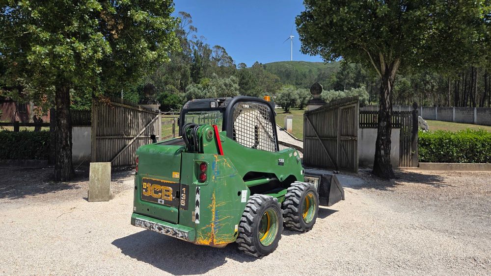 Mini pá Carregadora JCB 135 eco