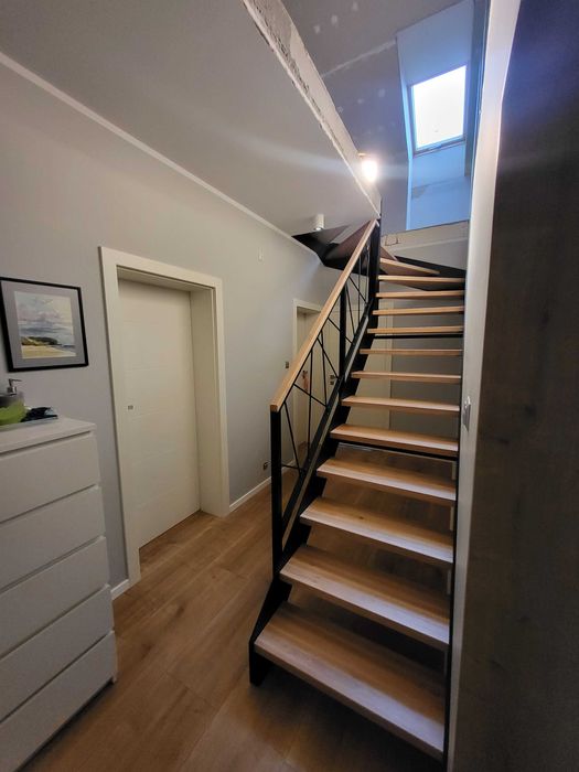 Schody na konstrukcji,samonośne