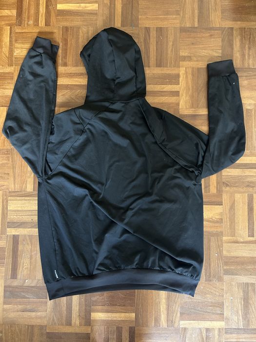 Sweat preta domynos como nova