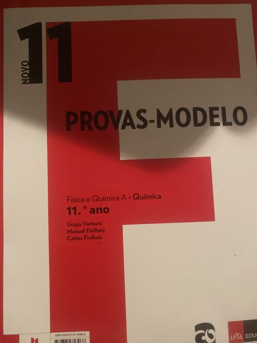 Cadernos de atividades de diversas disciplinas 10° e 11°
