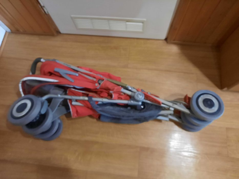Wózek dla dziecka spacerowy składany czerwony solidny podwójne koła  Maclaren Techno XT