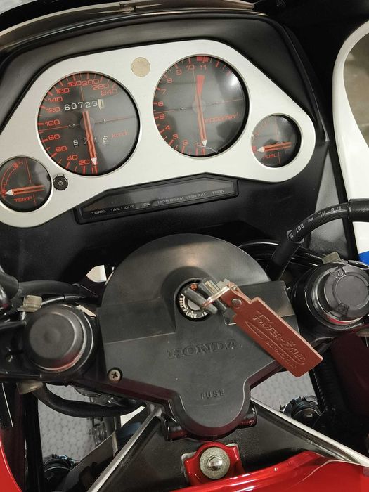 Honda VF 750F (RC15)