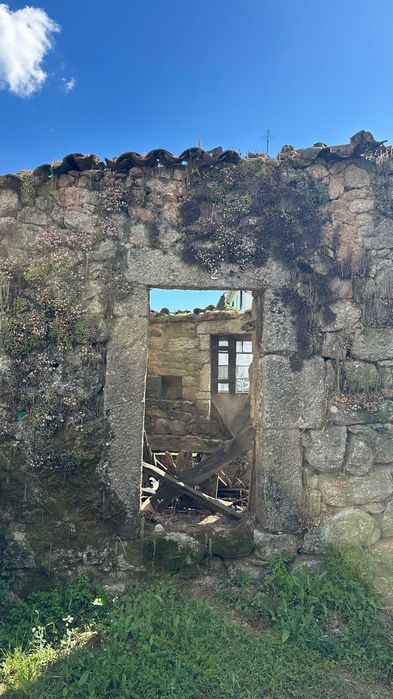 Casa em ruínas para reconstrução em Prados - Celorico da Beira