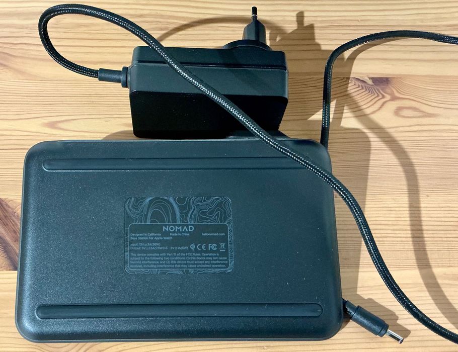 Stacja ładowania Nomad Base station for Apple Watch ładowarka Qi skóra