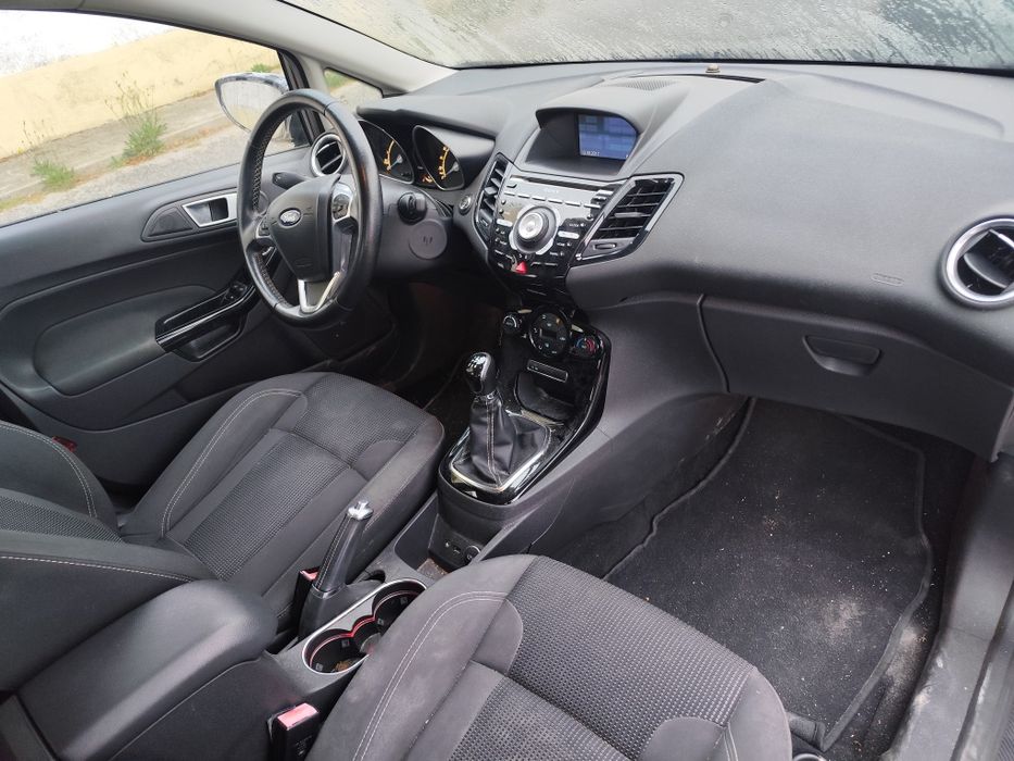 Fiesta 1.5 gasóleo 2015  €7.000