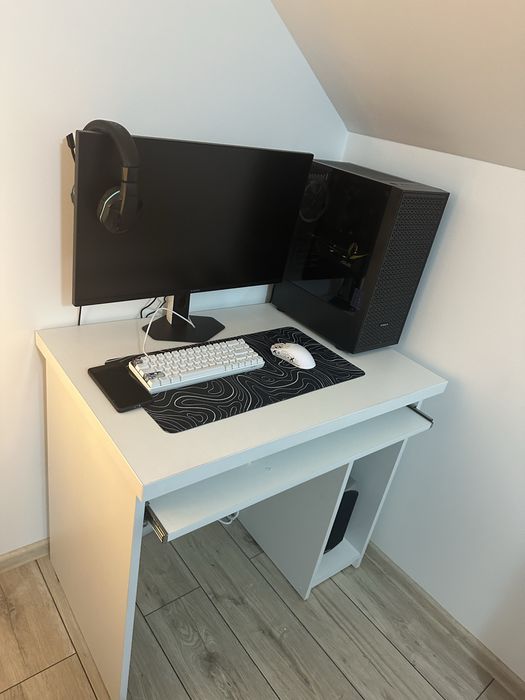 Компʼютерний стіл