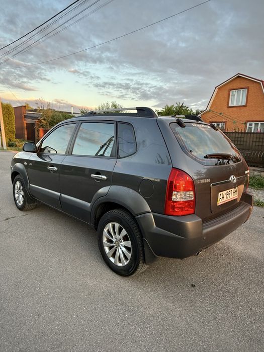 Tucson 2,7 4WD.  2008