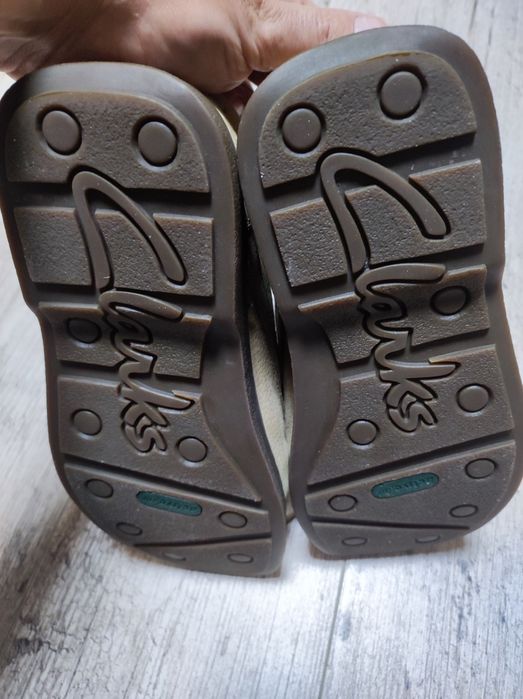 Продам кожаные туфли Clarks