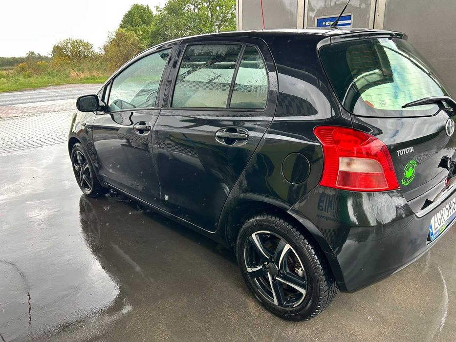 sprzedam toyote yaris