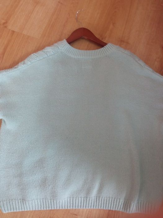 Sweter , jak nowy .
