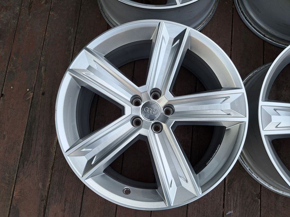 Оригинальні диски на  AUDI Q8  Q7 R20 5x112