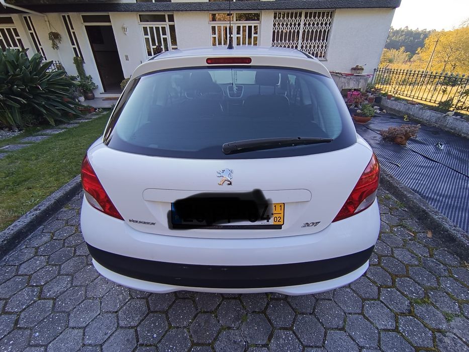 Peugeut 207 1.2 254mil km 2011