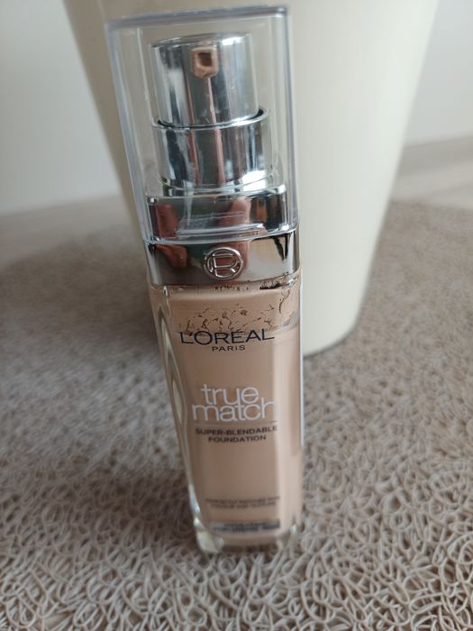 Podklad do twarzy loreal.