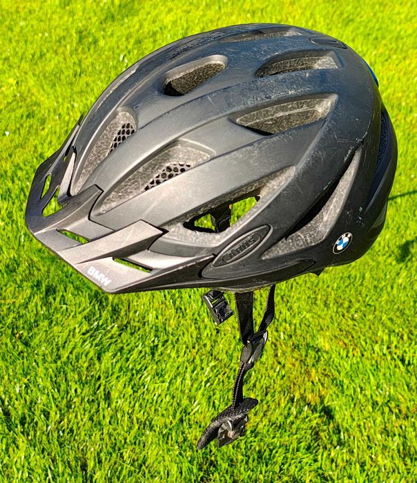 Kask rowerowy ABUS z limitowanej serii BMW