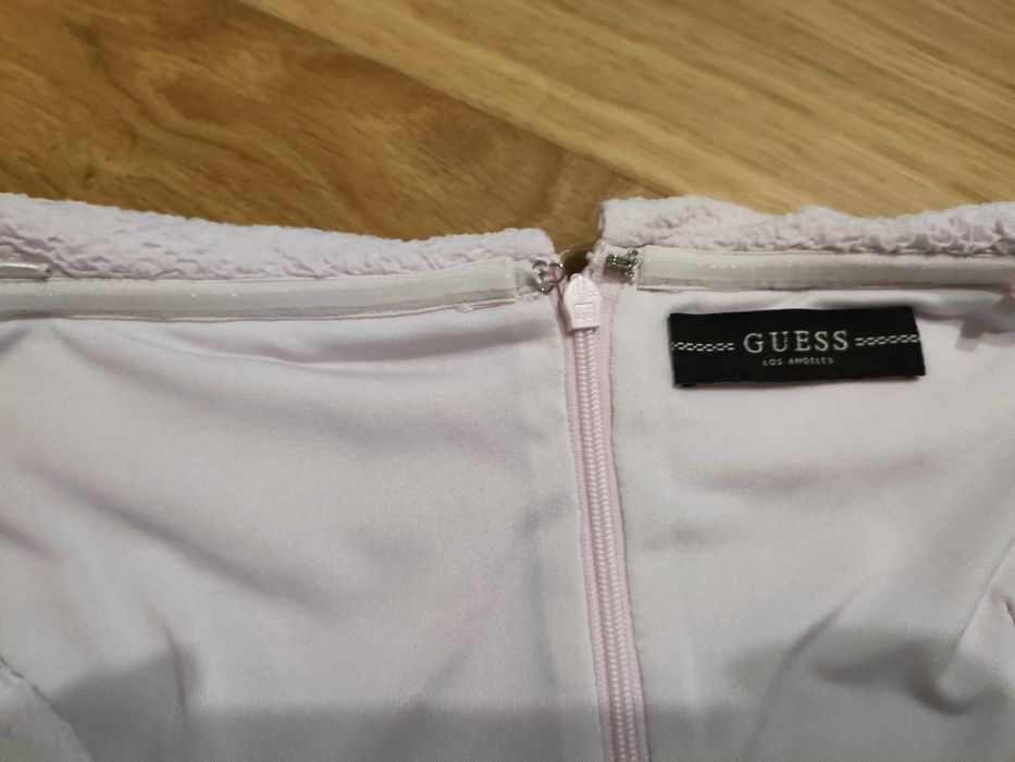 Sukienka GUESS pudrowy róż