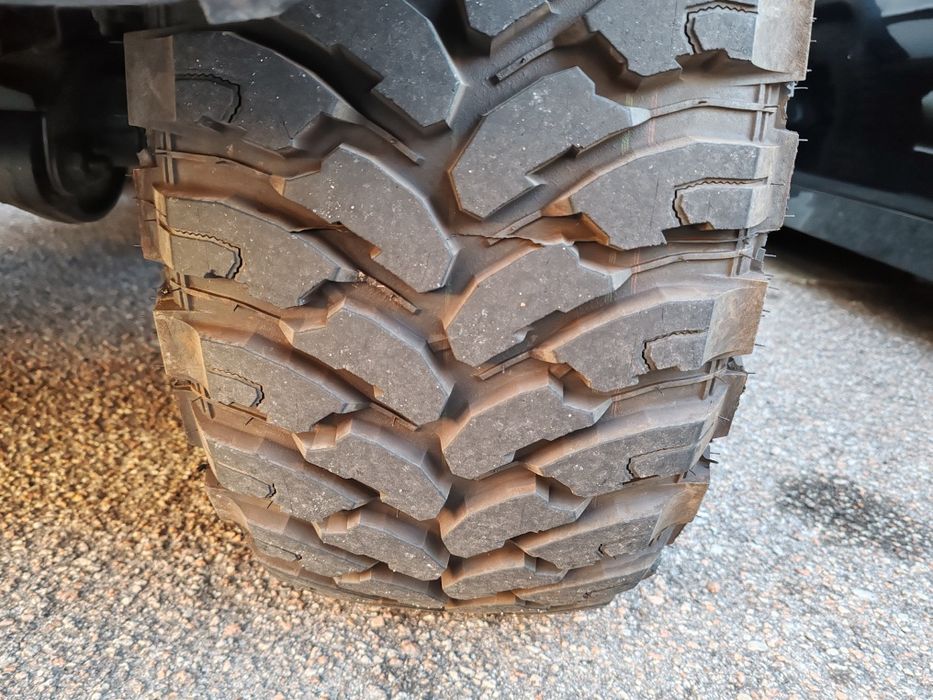 Pneus 305/70 R16