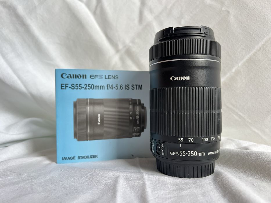 Câmara Canon EOS 100D + 2 objetivas + carregador + mala