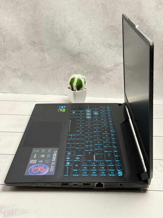 MSI CYBORG 15 A12U i5-12450H RTX 2050 4gb DDR6 8ram ssd 500 NVmE 144hz