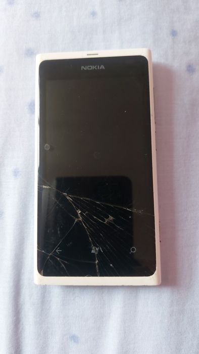 Nokia Lumia 800 не працює, на запчастини