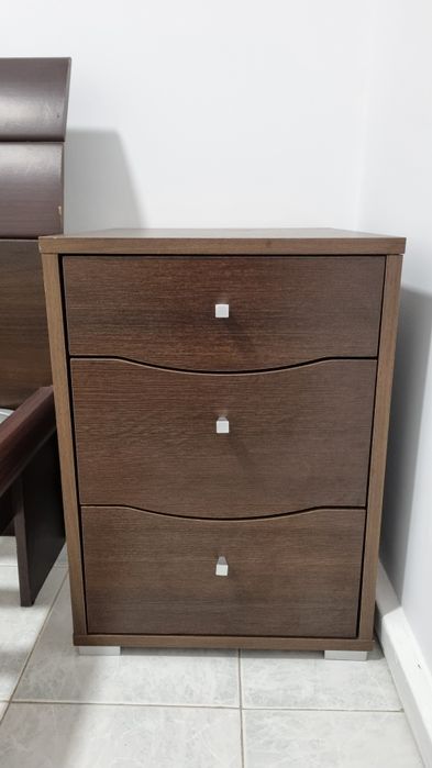 Cama Casal Estrado Mesinhas Cabeceira Cómoda