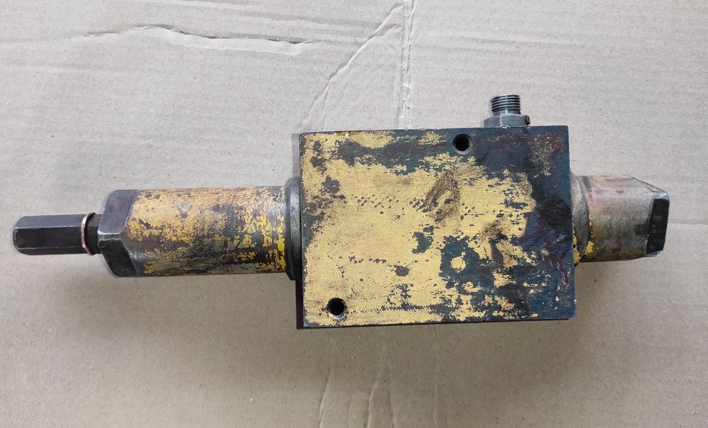 КС-3577-84.700 Клапан зворотний керований для автокранів КС3575