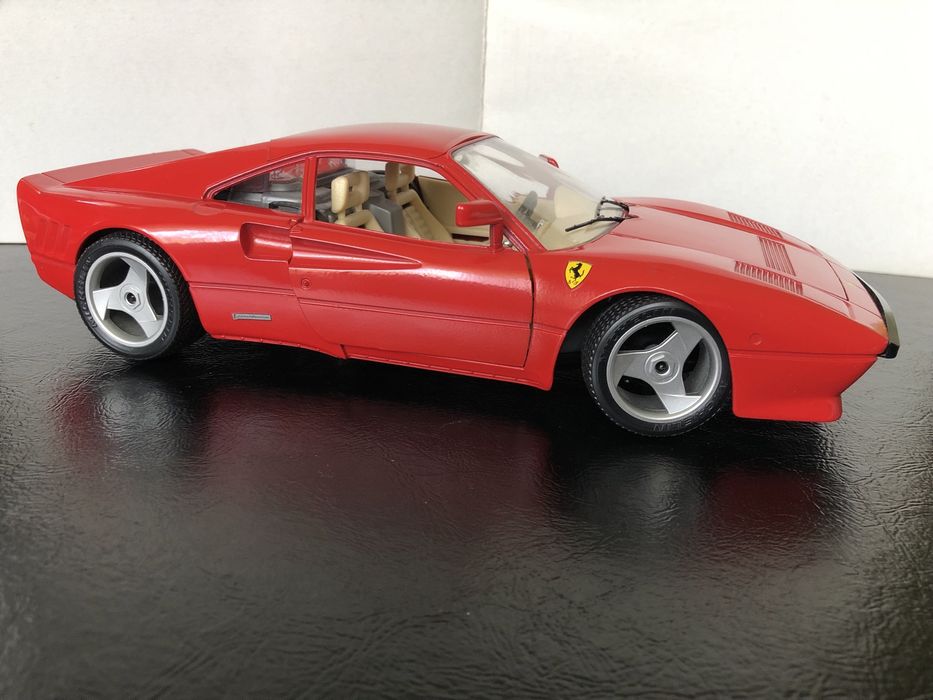 Model samochodu FERRARI GTO w skali 1/18