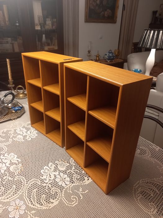 Duas caixas para arrumar CDs em madeira