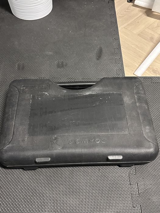 hantle z obciążeniem żeliwny w walizce