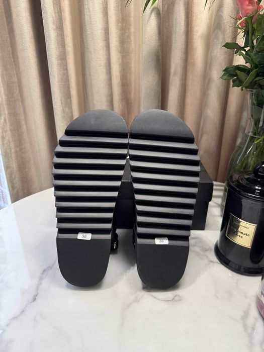 Sandały Chanel black leather