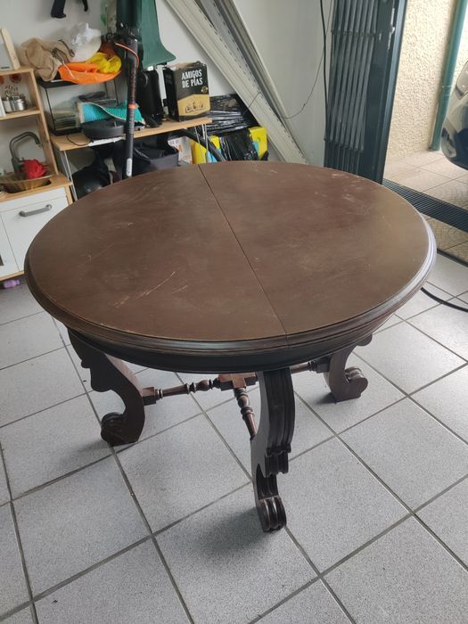 Mesa de jantar redonda e extensível de estilo clássico / Neo-Rococó
