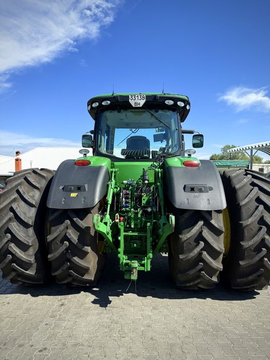 Трактор John Deere 8320R