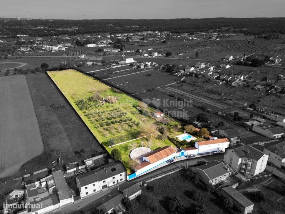 Quinta com moradia T6 e terreno de 15.760 m2 em Abrantes