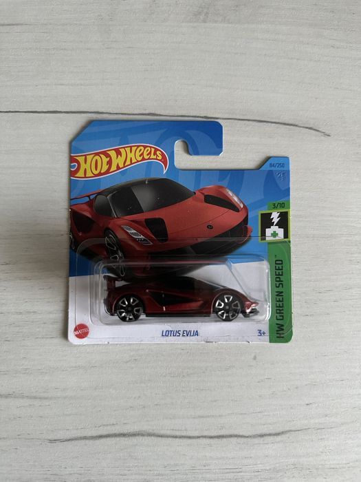 Samochodzik zabawkowy Hot Wheels Lotus Evija czerwony