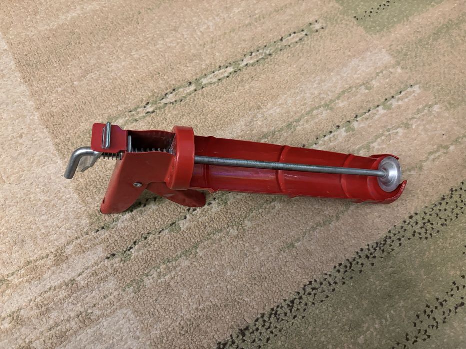 Pistolet, wyciskacz do kleju