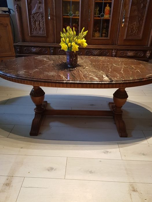 Ława z marmurowym blatem