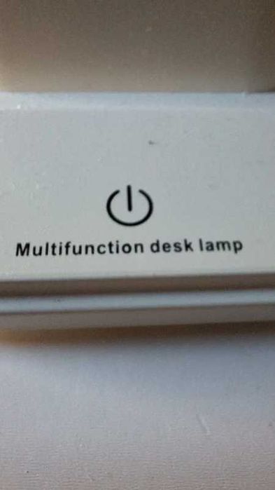 Candeeiro de mesa com USB. Levantar no Porto