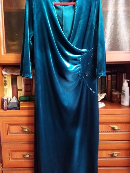 Платье из велюровой ткани