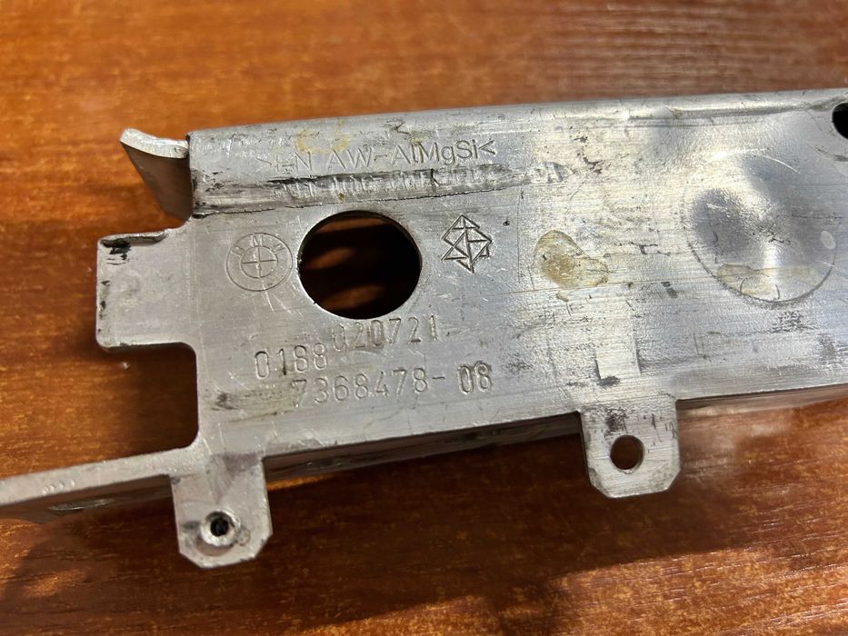 BMW X1 F48 F39 51117301603 51117301604 кронштейн підсилювача радіатор