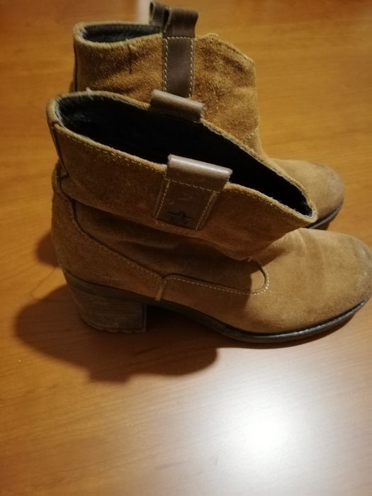 Botins tamanho 37 e 39