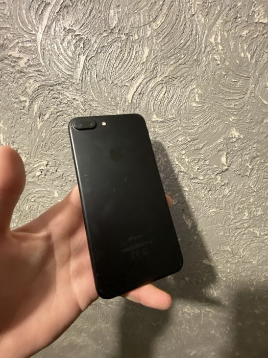 Продам айфон 7+