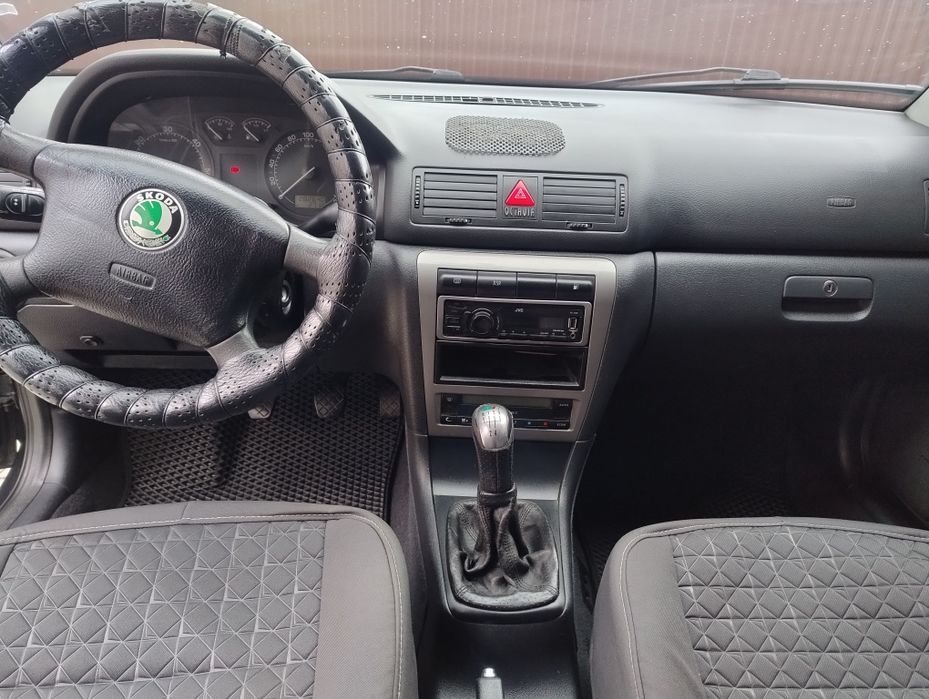 Skoda Octavia 1.9 TDI дизель чорна гарний стан
