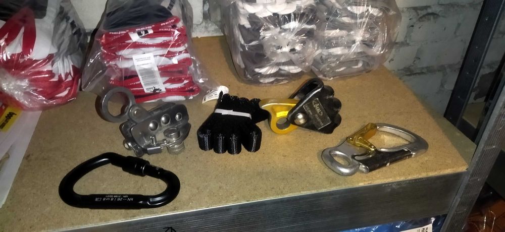 Karabinek Petzl MGO 60, Petzl Grillon.  Do lonży itp.