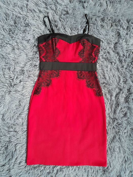 Czerwona elegancka sukienka r.36 S czarna koronka