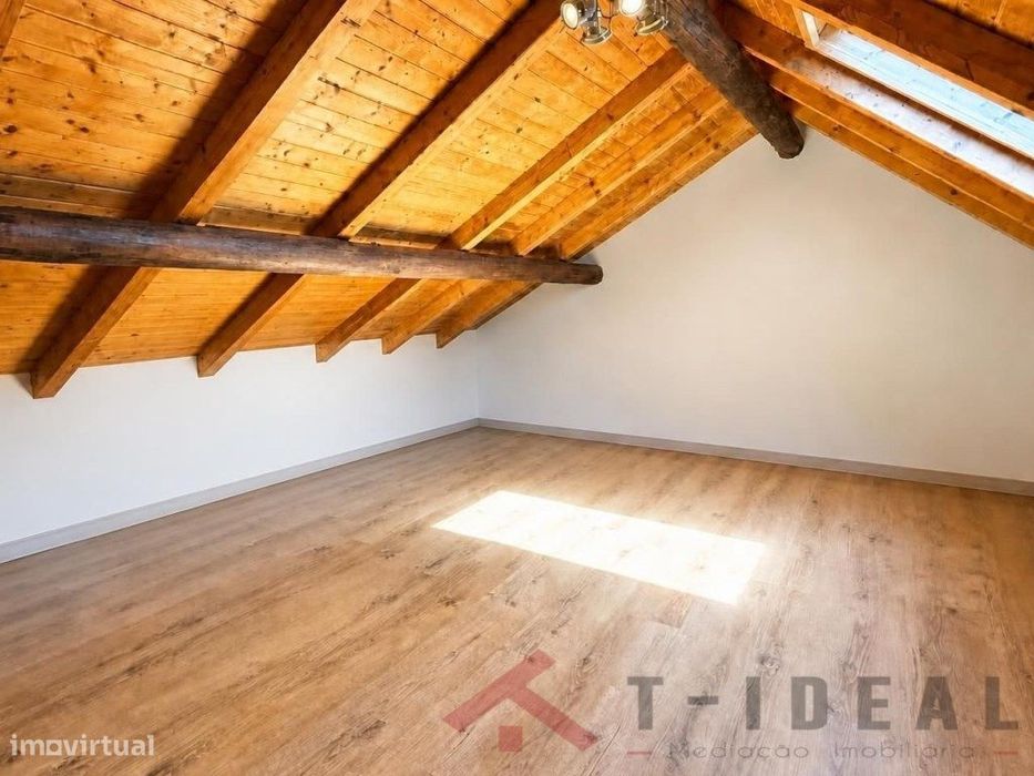Moradia T3 Remodelada + T1 Independente no concelho da Lourinhã