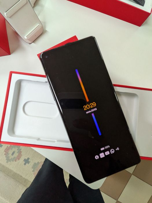 One Plus 8 Pro 128 GB + Watch