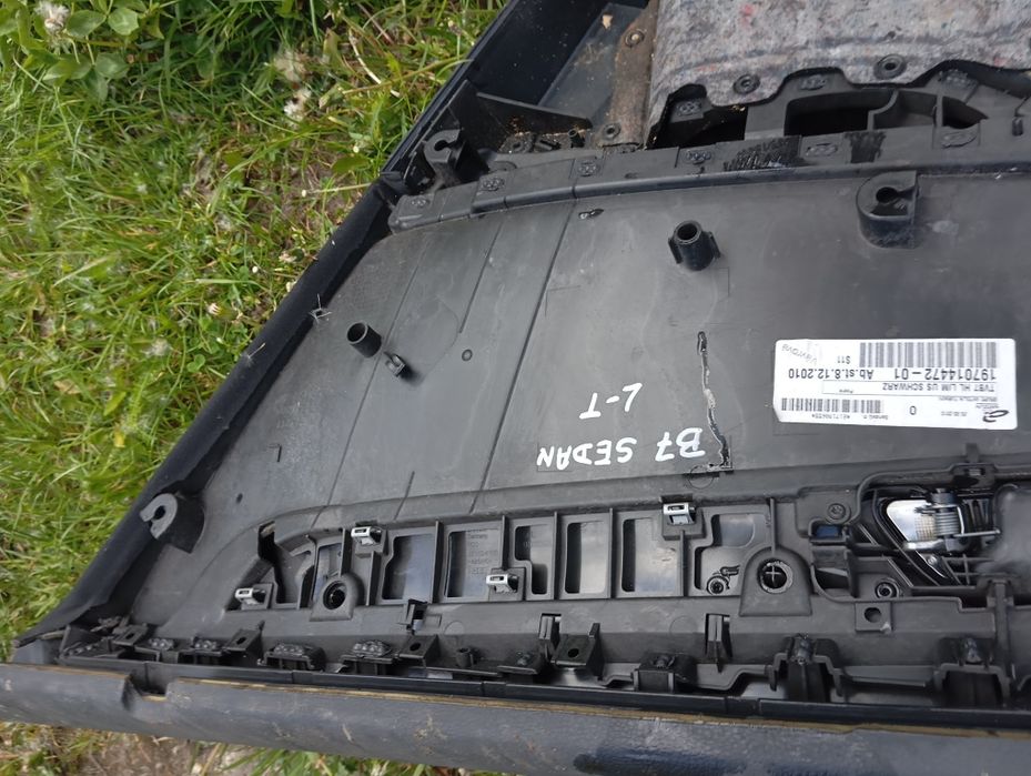 Boczek tapicerka drzwi tył lewy Volkswagen Passat B7 Sedan