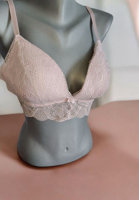 Jak nowy biustonosz modelujący wygodny bez fiszbin r 95B  pudrowy róż