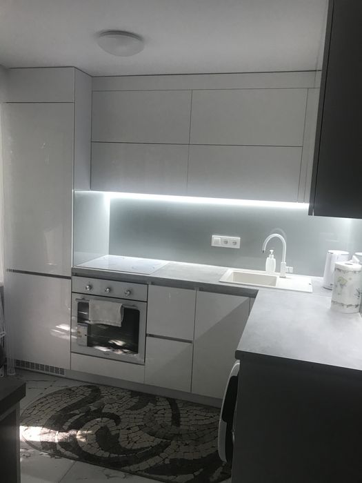 подобова оренда однокімнатної квартири студія на Надії Олексієнко