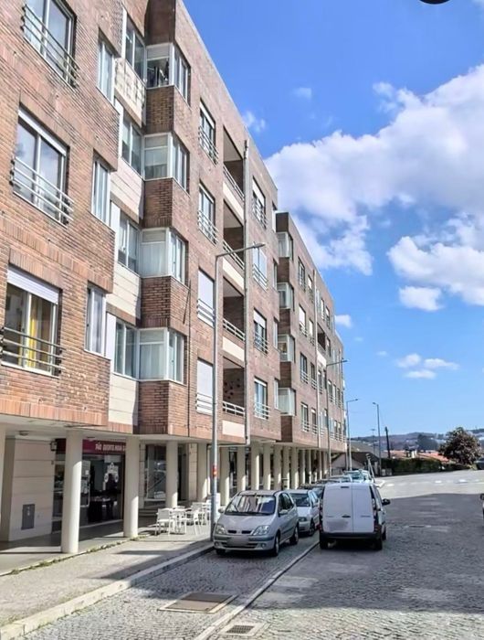 Excelente loja com montra | Já com renda mensal